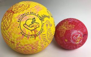 Butterfly Bell Ball – med bjellelyd og taktil overflate